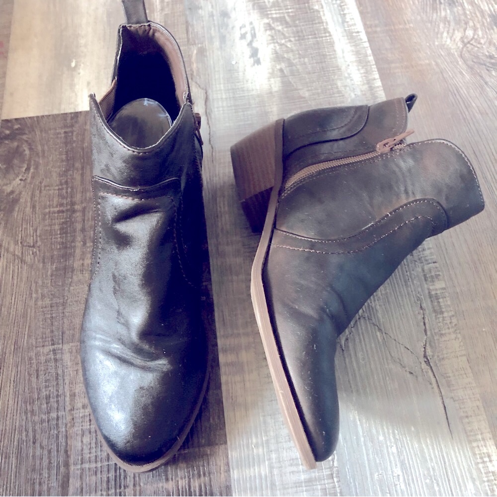 G by Guess Brown Ankle Booties with Rounded Toe and Matte Finish